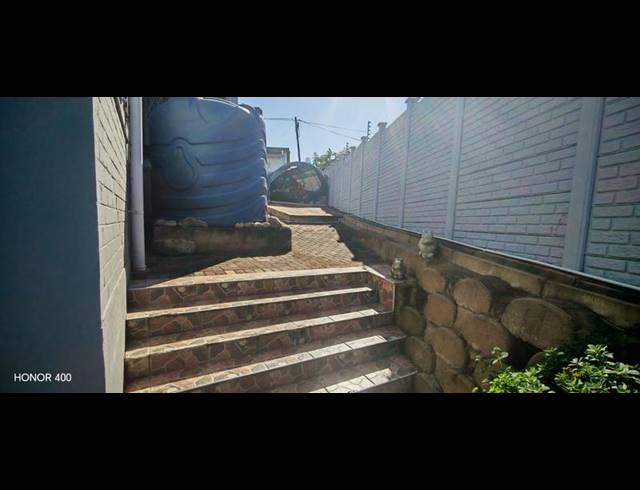 4 BEDROOM HOUSE FOR SALE IN MANABA BEACH